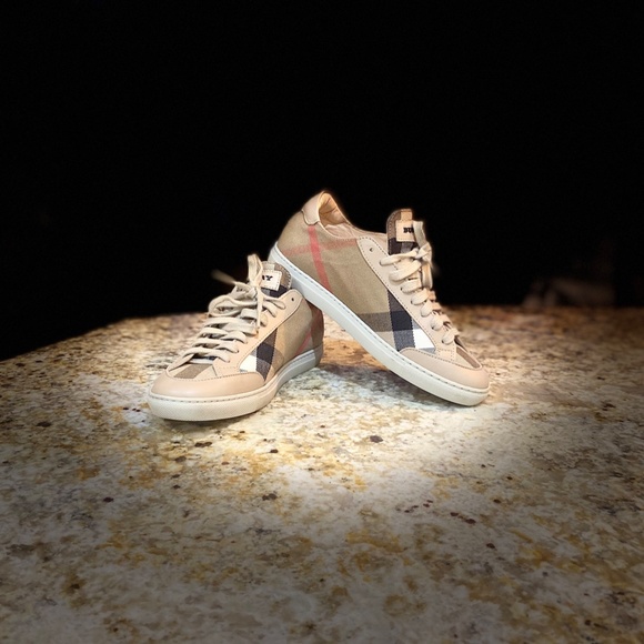 Burberry Sneakers - Picture 5 of 5